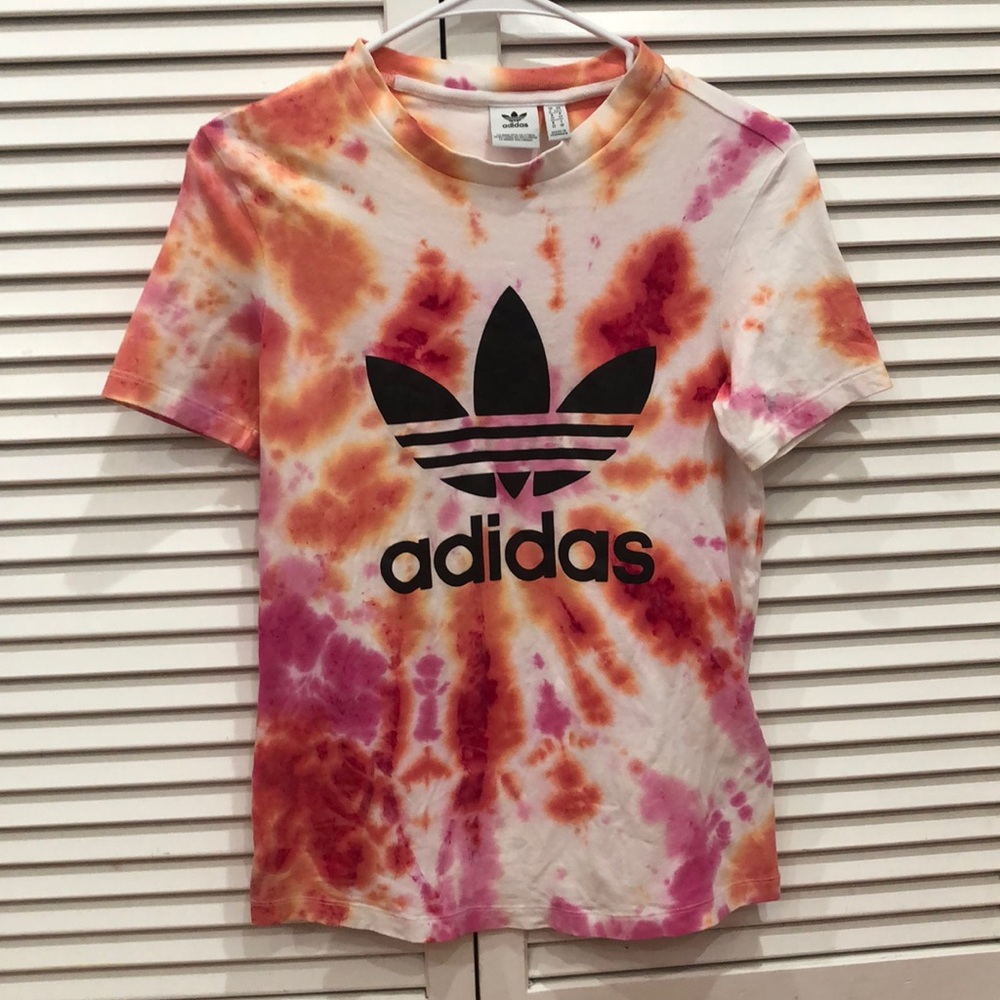 Adidas tie dye shirt 💖